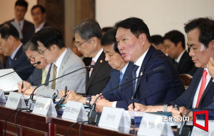 [포토] 최태원 회장, APEC 준비위원회 참석 