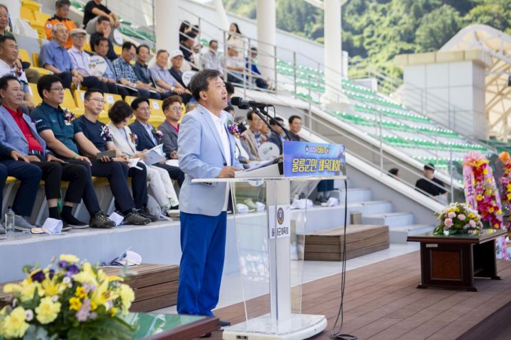 축사하는 남한권 울릉군수. 울릉군 제공