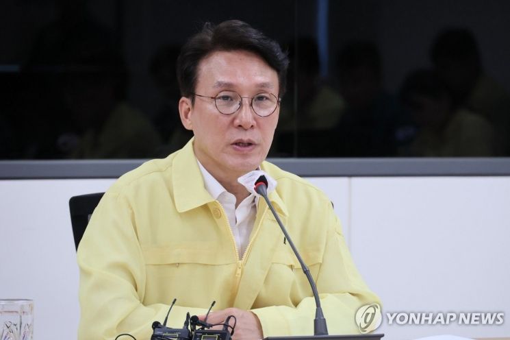 김민석 국무총리가 5일 강원 강릉시청 재난상황실에서 열린 강릉 가뭄 대책회의에서 발언하고 있다.