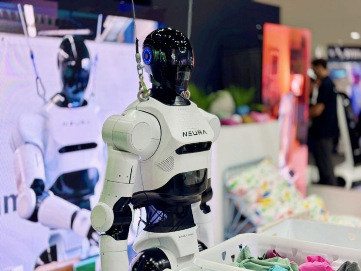 독일 뉴라로보틱스 3세대 휴머노이드 '4NE1(포애니원)'. 장희준 기자