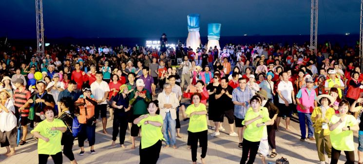 10만 명 몰린 보령해변 맨발걷기 축제 성황