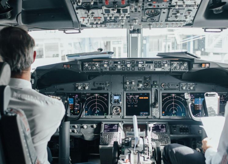 Hired Three Captains With Alcohol Records, Then Pleads Ignorance... Drinking Scandal Spreads to Japan Airlines LCC