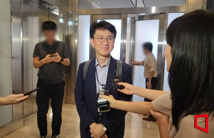 박종원 산업통상자원부 통상차관보가 8일 오전 10시 서울 영등포구 FKI타워에서 산업부와 한국경제인협회(한경협)가 공동으로 개최한 대미 투자기업 간담회 이후 취재진에게 간담회 내용에 대해 설명하고 있다. 심성아 기자
