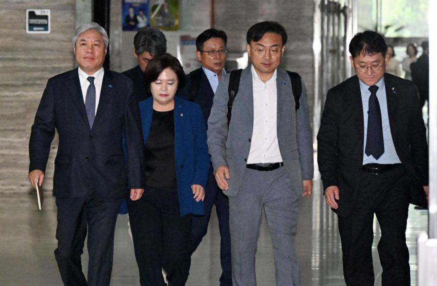 Representative Seo Wangjin and other members are attending an emergency party meeting held at the National Assembly on the 8th. The leadership of the Party for National Innovation resigned en masse the previous day, taking responsibility for a sexual misconduct incident within the party. September 8, 2025. Photo by Kim Hyunmin