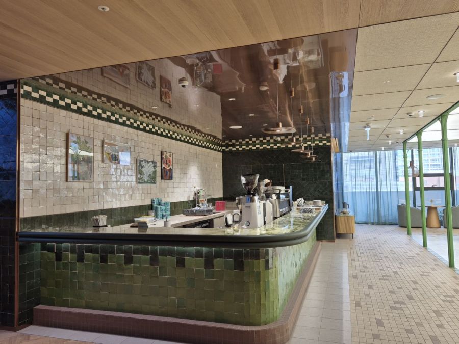 A space for beverage preparation. Featuring a wooden texture and green as accent colors, it gives a luxurious yet fresh feeling. Photo by Minji Lee.