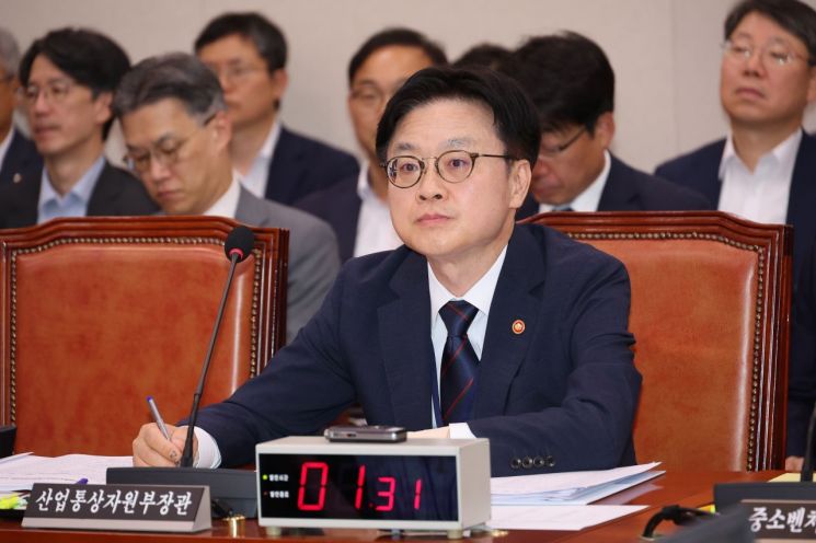 전체회의 출석한 김정관 산업통상자원부 장관. 연합뉴스