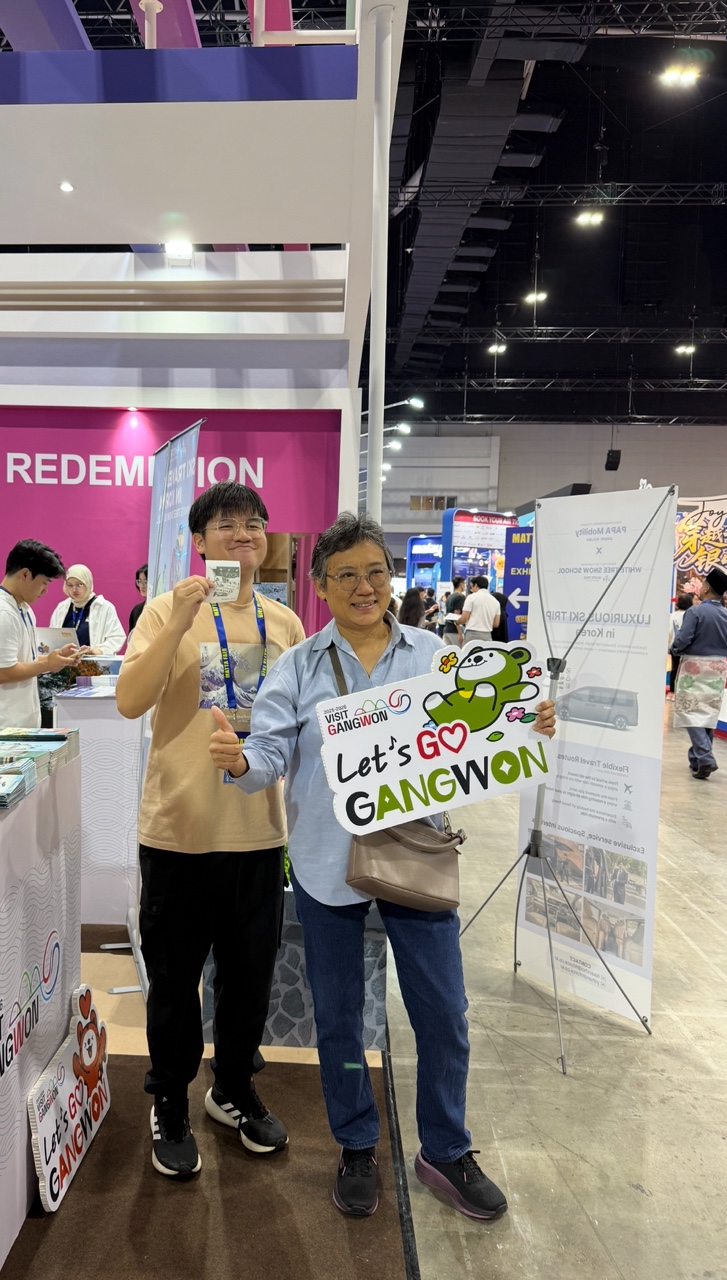 강원특별자치도와 강원관광재단이 지난 5일부터 7일까지 말레이시아 쿠알라룸푸르에서 열린 '마타 페어(MATTA FAIR)'에 참가해 강원 관광을 홍보하고 있다. 강원관광재단 제공