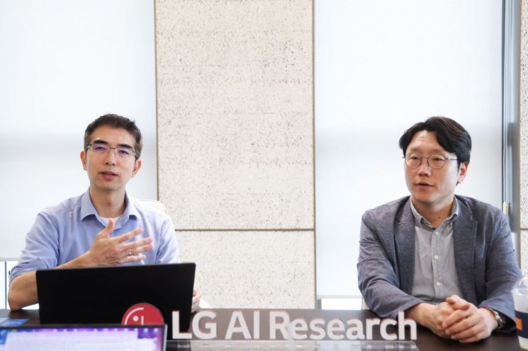 Hongrak Lee and Woohyung Lim, co-chief researchers at LG AI Research Institute, are introducing the vision of LG AI Research Institute in an interview with Asia Economy at the D&O Gangseo Building on the 4th.