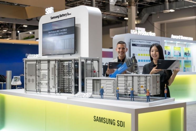 Exhibition booth view of Samsung SDI's 'RE+ 2025'. Samsung SDI