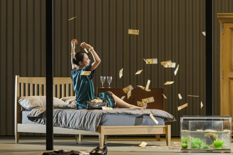 [On Stage]하이힐 신은 뺑덕·향락에 눈뜬 심봉사…누아르로 재해석한 '심청'