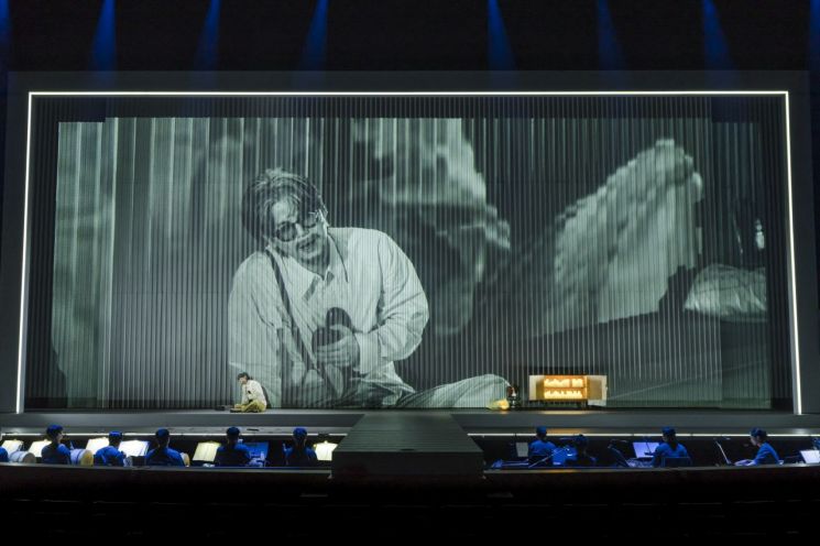 [On Stage]하이힐 신은 뺑덕·향락에 눈뜬 심봉사…누아르로 재해석한 '심청'