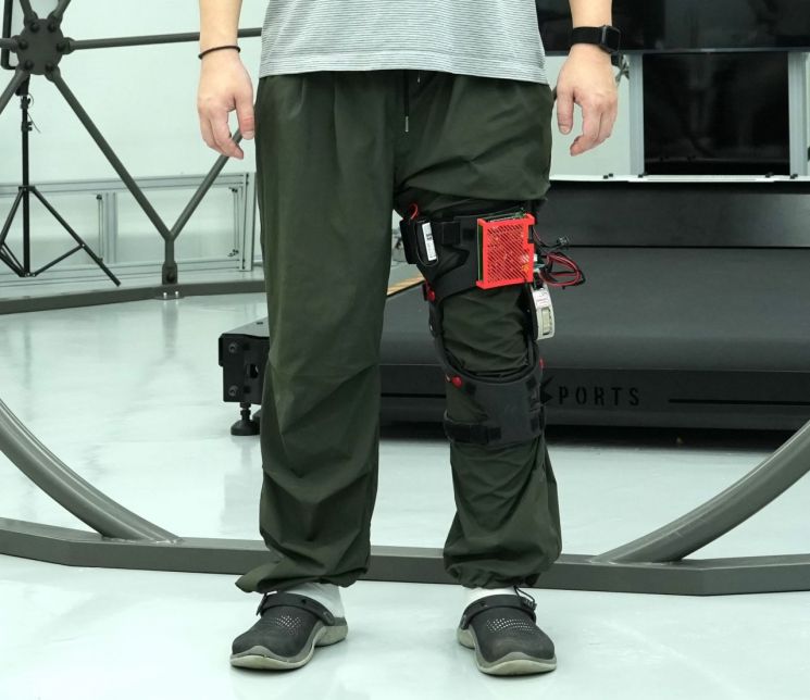 생기연 "무릎 보조로봇 1.1kg '경량화'…착용 부담 줄고 성능은 향상"