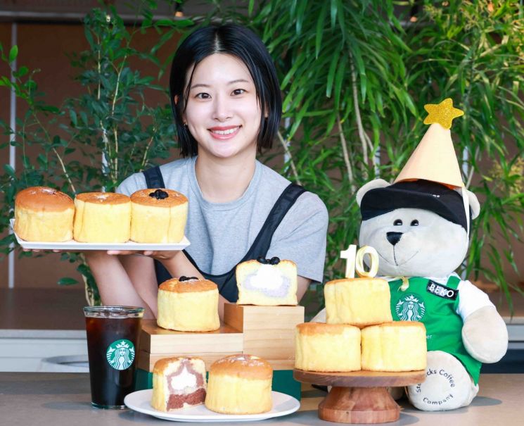 A Hit with an Unconventional Twist... Starbucks "Busaengka" Sells 50 Million Units in 10 Years