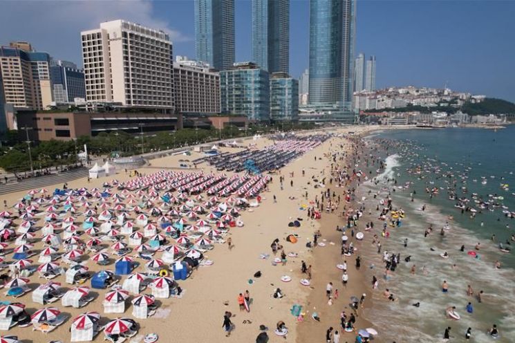 여름바다 막 내린다… 부산, 2156만명 찾아 코로나 이후 최다 기록