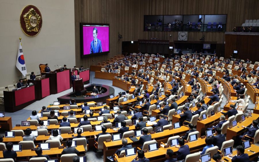 Jeong Cheongrae, leader of the Democratic Party of Korea, is delivering a negotiation group representative speech at the National Assembly plenary session on the 9th. Photo by Kim Hyunmin