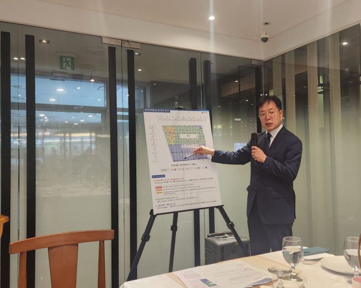 9일 오전 서울 용산 국립한글박물관 인근 식당에서 열린 기자간담회에서 강정원 관장이 향후 계획을 설명하고 있다. 서믿음 기자