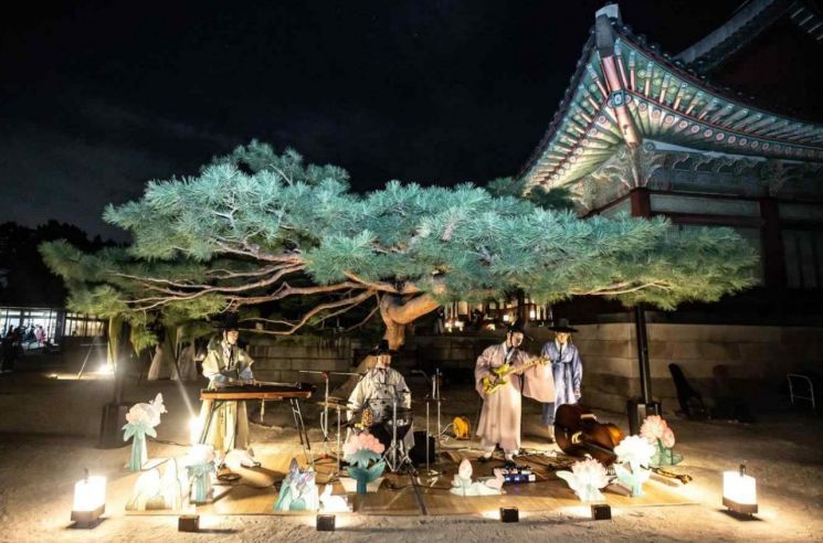 지난해 가을 궁중문화축전에서 선보인 '한복연향'