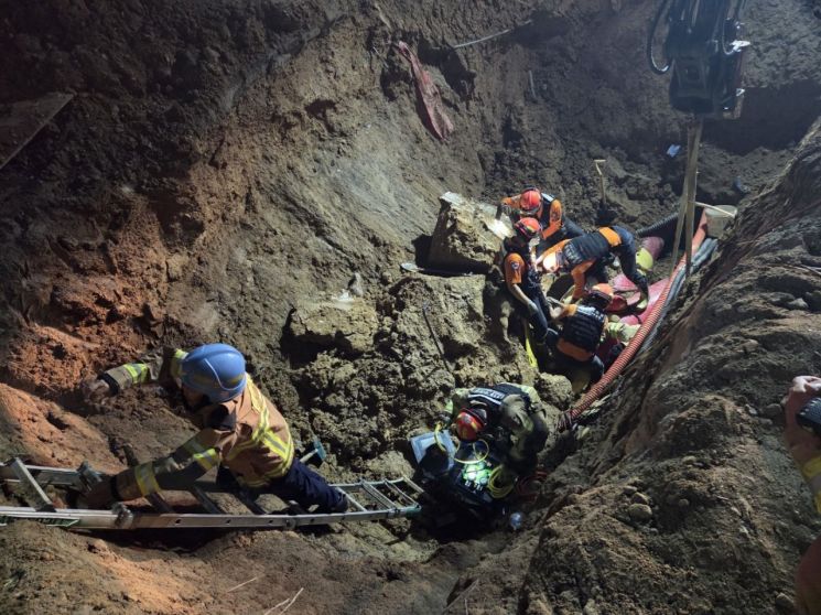 Rescue operation at the Paju burial accident. Provided by Gyeonggi Northern Provincial Fire and Disaster Headquarters