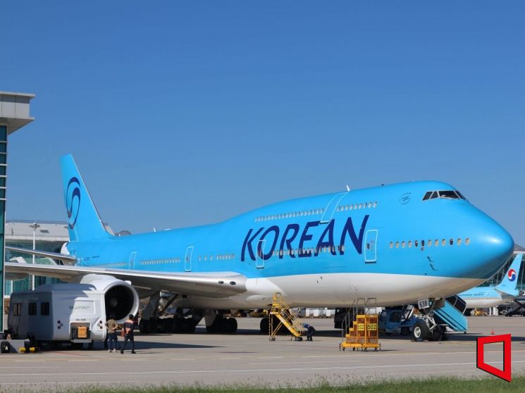 대한항공 B747-8i 전세기가 10일 오전 인천국제공항 2터미널 계류장에서 이륙을 준비하고 있다. 공항사진기자단
