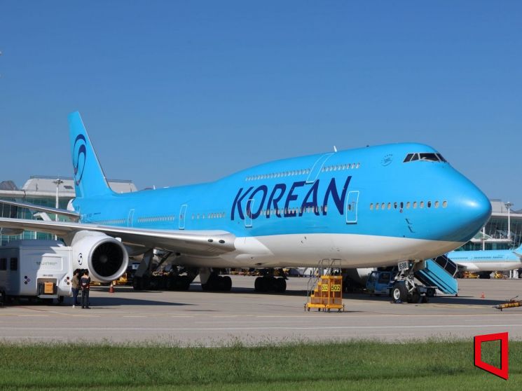 A Korean Air B747-8i charter flight carrying Koreans detained at the Hyundai Motor Group-LG Energy Solution battery joint factory construction site in Georgia, USA, is preparing for takeoff at Terminal 2 apron of Incheon International Airport on the morning of the 10th. About 300 Koreans who were arrested and detained are reported to depart locally around 2:30 PM local time on the 10th (3:30 AM Korean time on the 11th). Photo by Airport Photographers Group