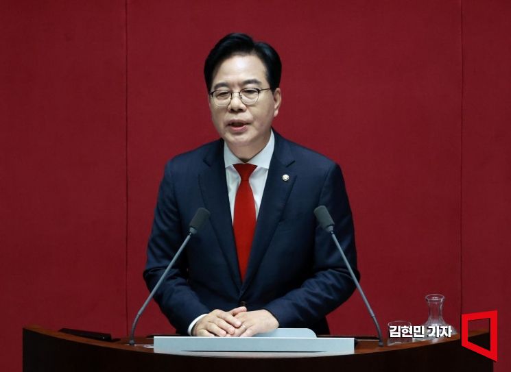 송언석 국민의힘 원내대표가 10일 국회에서 열린 본회의에서 교섭단체 대표 연설을 하고 있다. 2025.9.10 김현민 기자