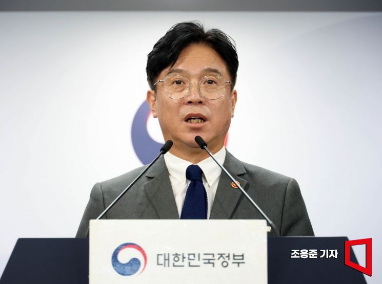 [포토] 청년 일자리 대책 발표하는 김영훈 노동장관