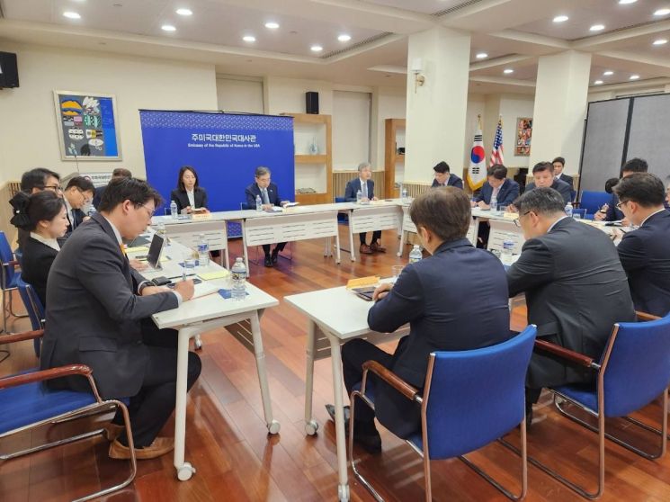 9일(현지시간) 미국 워싱턴 D.C에서 조현 외교부 장관이 현지 진출 기업 대표들과 만나 간담회를 갖고 있다. 외교부