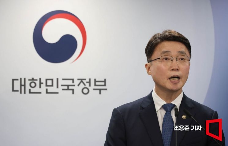[Photo] Vice Minister Ryu Jemyoung Briefs on KT Unauthorized Small Payment Breach Incident