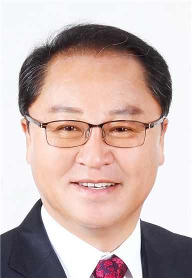 박춘덕 경상남도청소년지원재단 원장.
