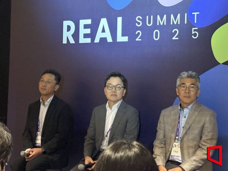 On the morning of the 11th, a press conference was held after the keynote speech at the annual customer invitation conference "REAL Summit 2025" held at COEX in Gangnam-gu, Seoul. Haegu Song, Head of Solution Business Division; Junhee Lee, CEO; Hojun Lee, Head of Cloud Business Division (from left). Provided by Samsung SDS.