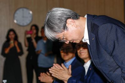 이찬진 금융감독원장이 11일 서울 강남구 네이버스퀘어 역삼에서 열린 '금융감독원장-빅테크 CEO 간담회'에 참석해 인사하고 있다. 2025.9.11 강진형 기자