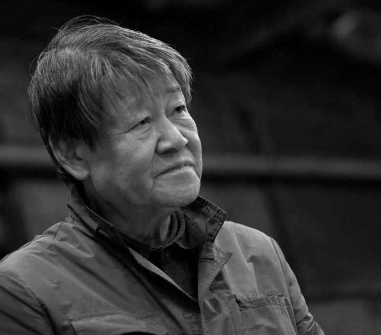 '신문 지우기' 연작 최병소 작가 별세...향년 82세