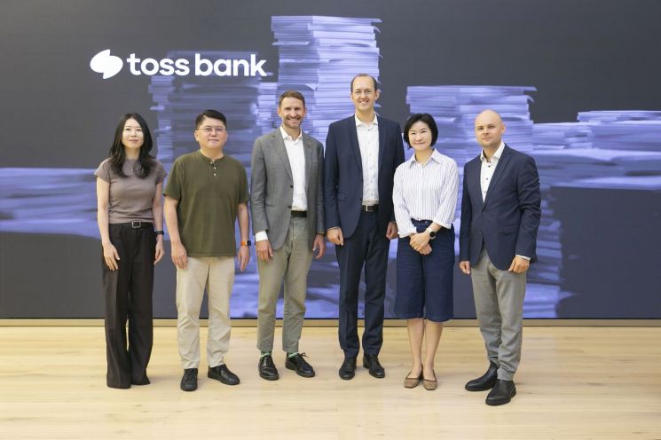 Lithuanian Central Bank Highlights Toss Bank's Innovation with Third Consecutive Visit