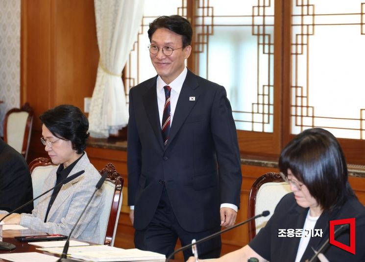 [포토] 자살예방정책위원회 참석하는 김민석 총리