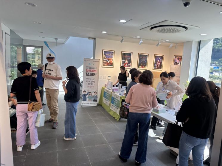 Jeongseon County held the "Job Matching Day with Related Organizations" event on the 11th at the second floor of Arisaemter to promote women's employment and address the supply and demand issues of caregiving personnel. Provided by Jeongseon County