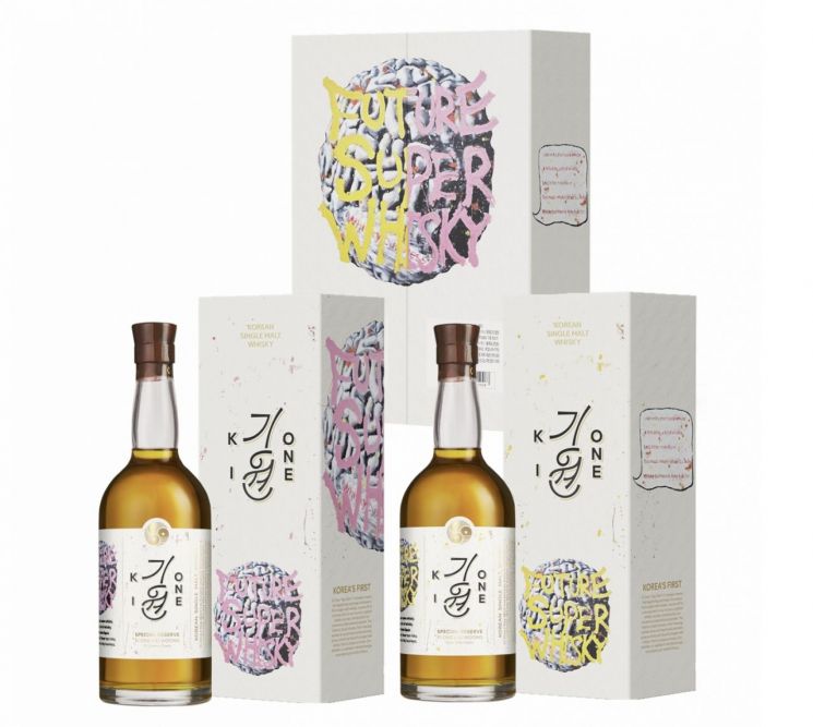 박기웅 작품 입은 한국 첫 싱글몰트 위스키…올해의 롯데 '아트 레이블'