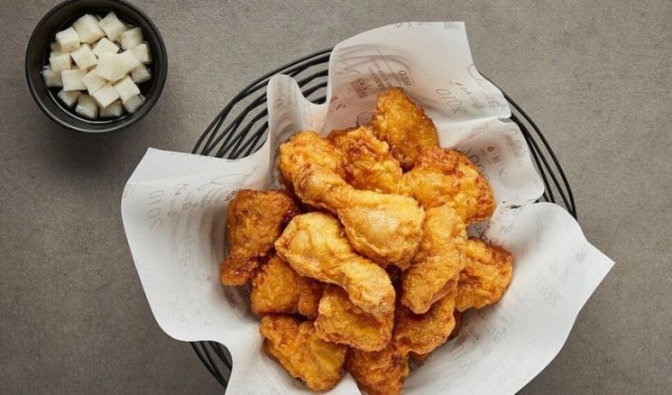 교촌치킨의 치킨. 교촌에프앤비