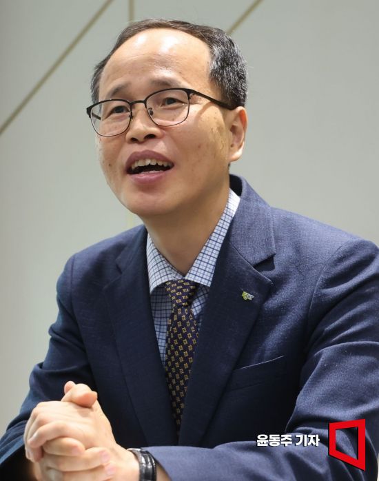 최태진 신용보증기금 자본시장기획관이 아시아경제와 인터뷰를 하고 있다. 윤동주 기자