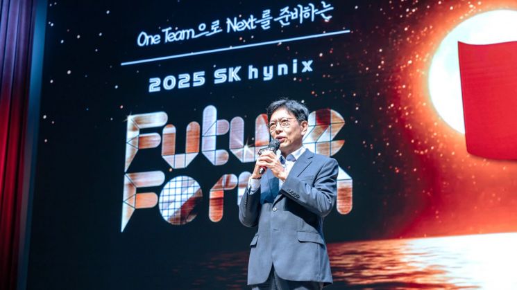 SK하이닉스 미래포럼 오프닝 스피치를 진행하는 안현 SK하이닉스 개발총괄 사장(CDO). SK하이닉스.