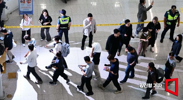 [포토] 미 구금 석방 한국인 근로자 귀국