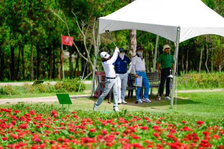 2024 화천 산천어 전국 파크골프 페스티벌에 출전한 일본 훗카이도 도마코마이시 파크골프협회 선수단. 화천군 제공