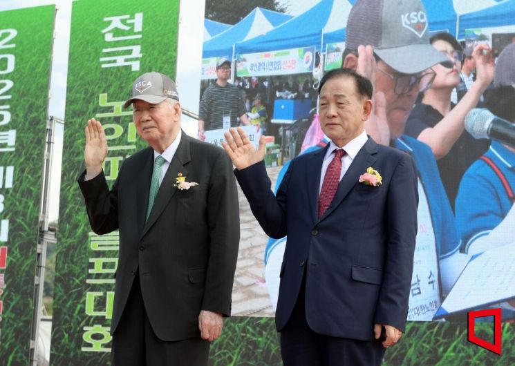 문경시가 대통령기 전국 노인파크골프대회에서우승했다.