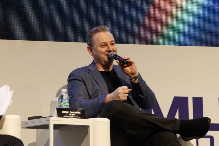 알고리즘도 팬도 사로잡는 K팝의 비밀[음악 생존법]