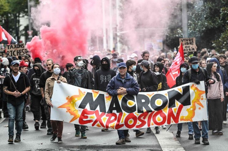 '재정 위기' 프랑스, 국채-회사채 금리 역전