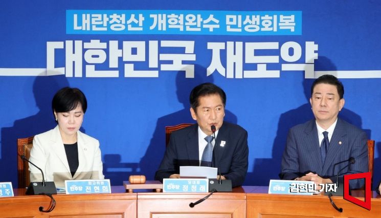 [포토] 정청래, "대법원장이 대통령 위에 있느냐…사퇴해야"