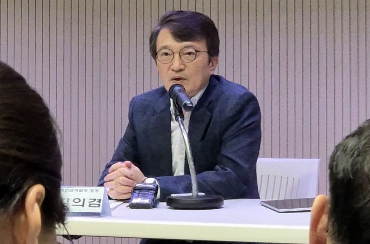 김의겸 새만금개발청장이 지난 11일 전북 부안군 새만금간척박물관에서 열린 기자간담회에서 답변하고 있다. 새만금개발청