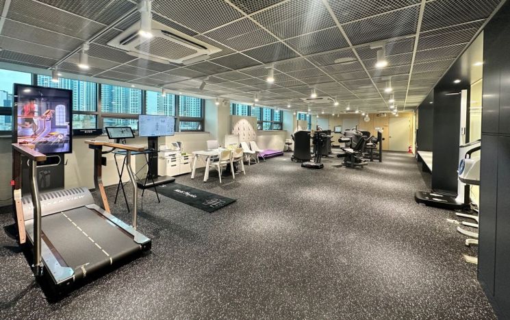 광명시 철산권역의 주미 건강 거점인 '철산건강생활지원센터'의 체력측정실 및 운동교육실. 광명시 제공