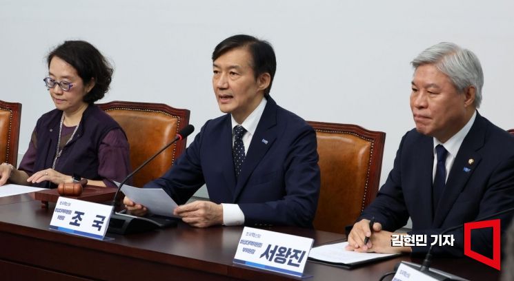 조국 조국혁신당 비상대책위원장이 지난 15일 국회에서 열린 비상대책위원회의에서 발언하고 있다.김현민 기자