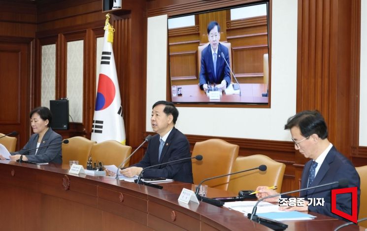[포토] 경제관계장관회의 주재한 구윤철 부총리