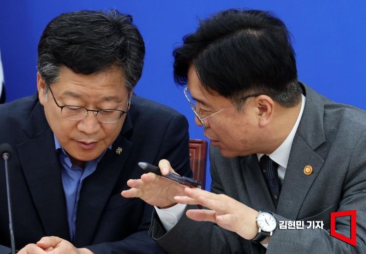 [포토] 대화하는 김영훈-안호영